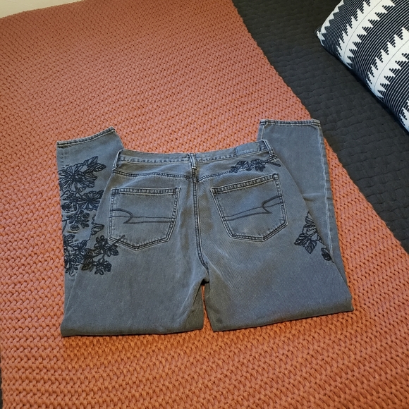 AEO Floral Mom Jeans - Picture 4 of 7